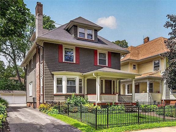 2nd image of 143 Barrington St