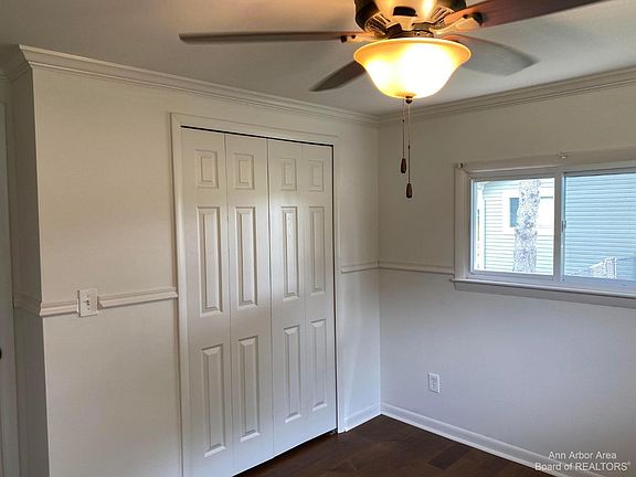 5th image of 5531 Robin Dr