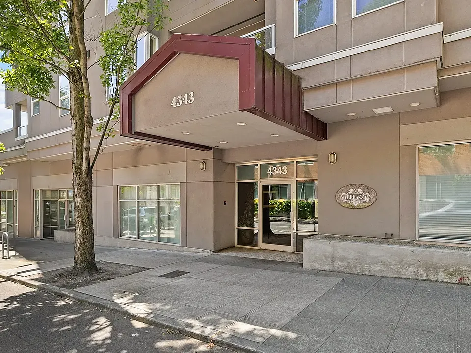 4343 Roosevelt Way NE #304