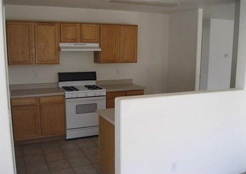 4th image of 1020 E Omega Dr