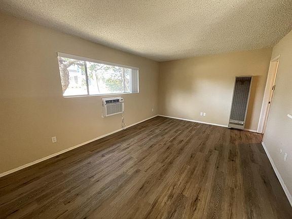 4th image of 100 S Altadena Dr #1