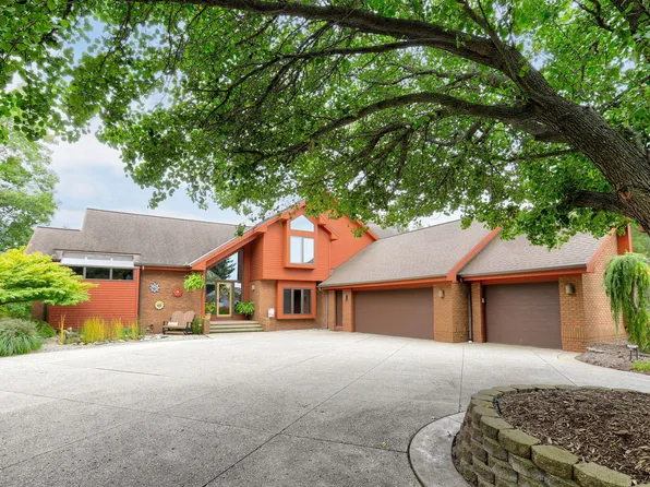 10604 Deer Ridge Ct, Zeeland, MI 49464