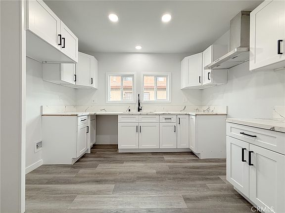 4th image of 445 E 119th St
