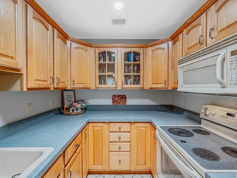 855 Skyline Dr — Photo 12