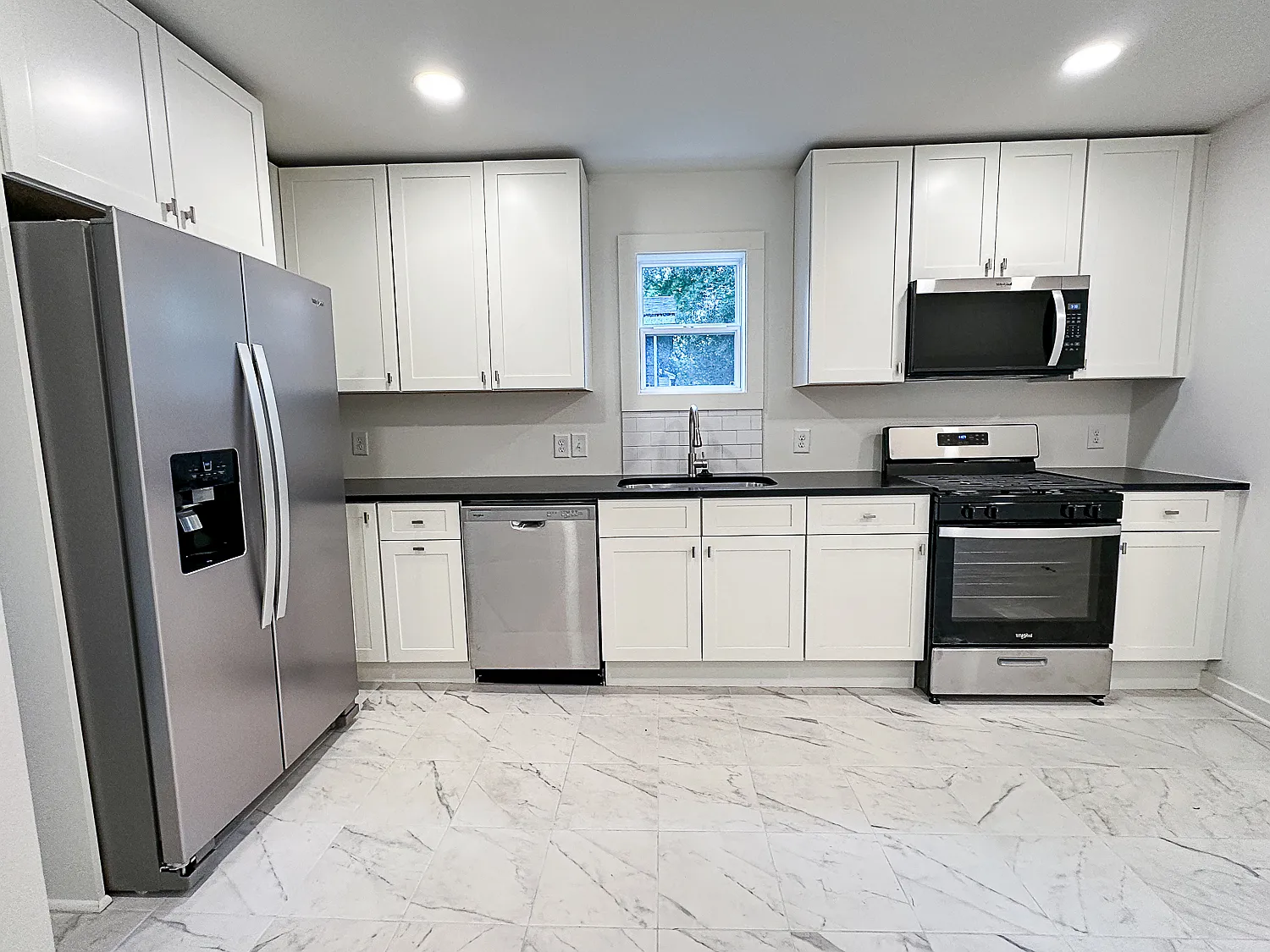 4 bed, 1600 sqft, $3,200 — Photo 2