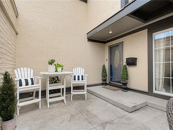 5th image of 6739 W 108th Ter