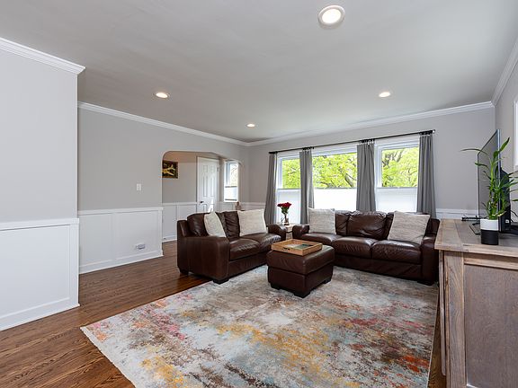 3rd image of 5308 W Sunnyside Ave