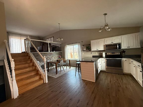 2nd image of 1271 Stone Ridge Rd