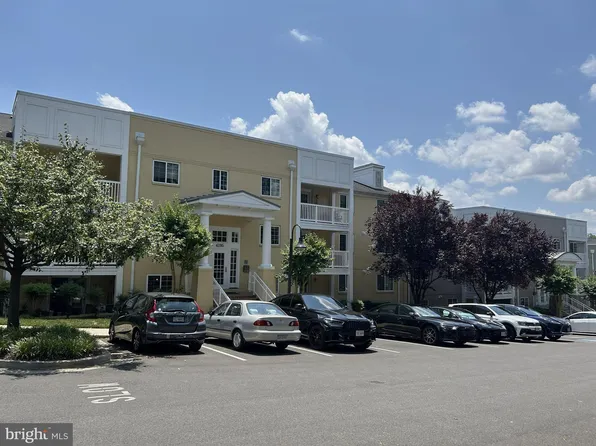 4195 S Four Mile Run Dr Unit 203, Arlington, VA 22204