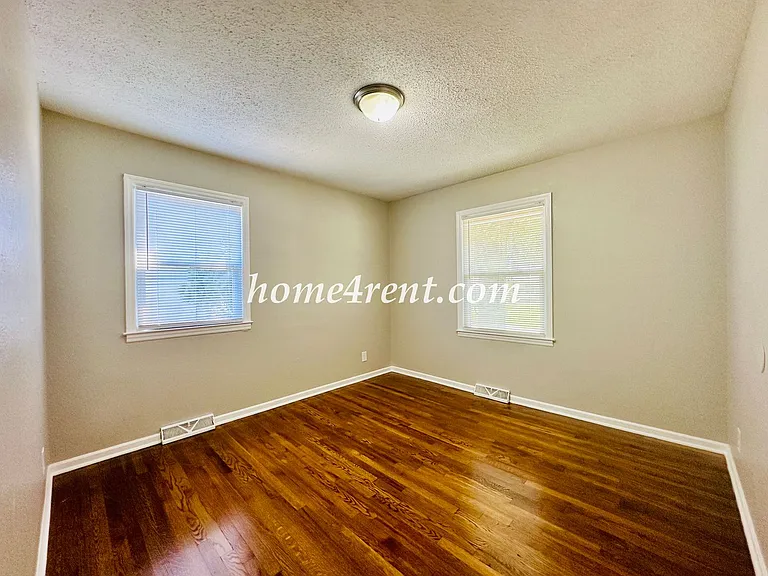 7421 Hardy Ave — Photo 23