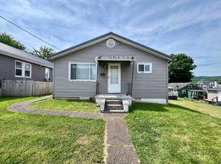 708 7th St, Nitro, WV 25143