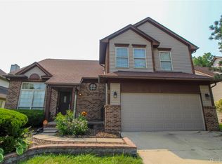 5562 Cary Dr, Ypsilanti, MI