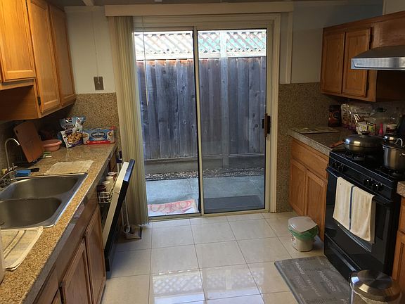 5th image of 652 Barto St