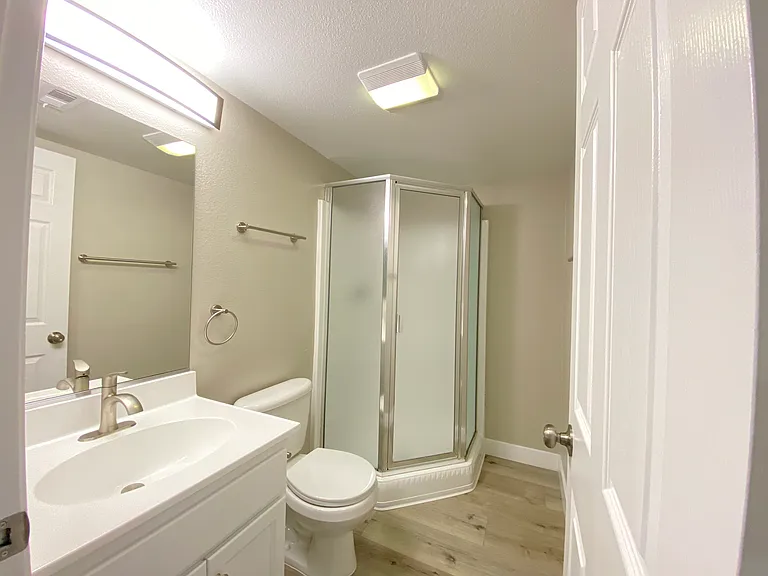 Sunny Creek Apartments — Photo 15