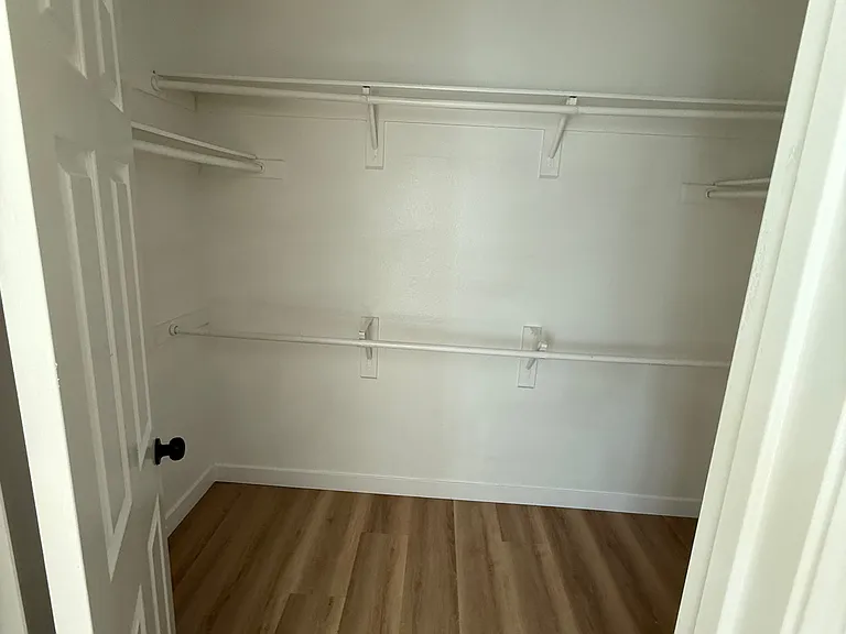 711 Canterbury Cir — Photo 21