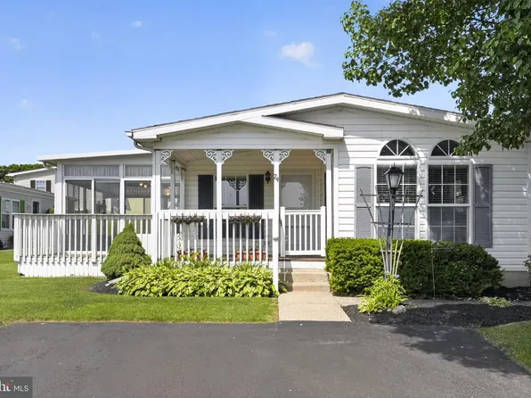 24 Longwood Ct E, Harleysville, PA 19438