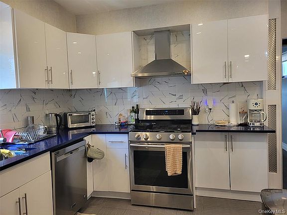 4th image of 1637 W 2nd St