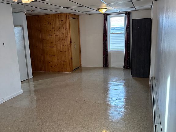 4th image of 302 Coal St