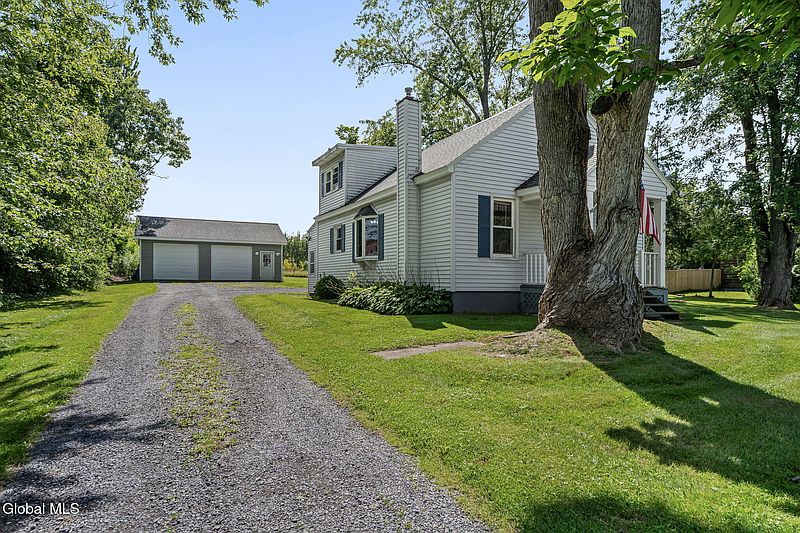 2nd image of 1095 Township Road