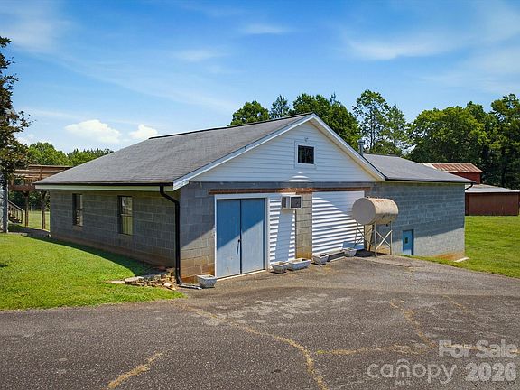 4th image of 2401 Lail Rd