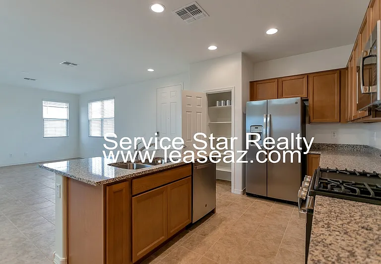 3620 S 58th Dr — Photo 4