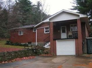 119 Spanish Villa Dr, Jeannette, PA