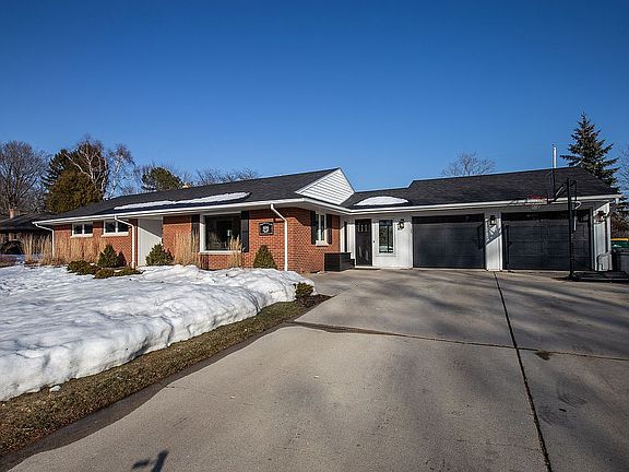 3rd image of 406 Bel Aire Dr