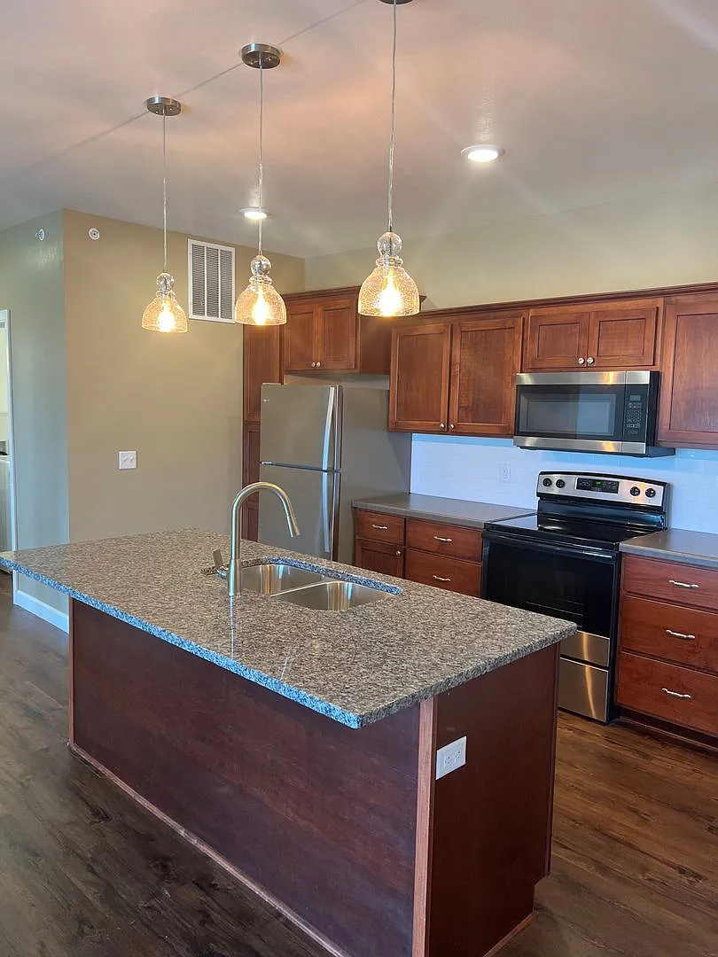 Luedke Apartments — Photo 2