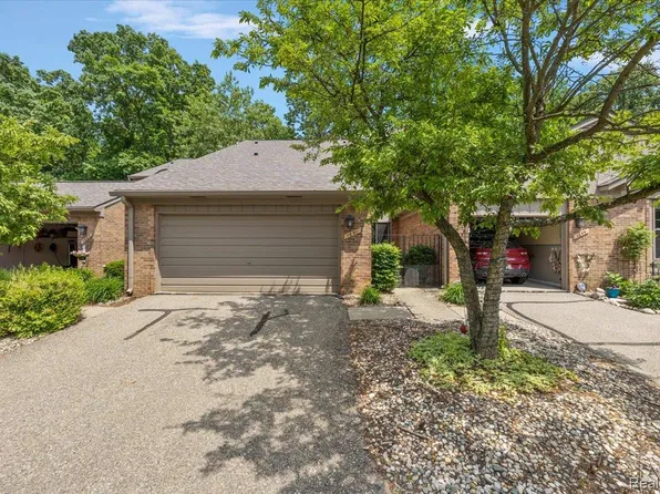 1691 Lodge Pole Ln, Rochester, MI 48309