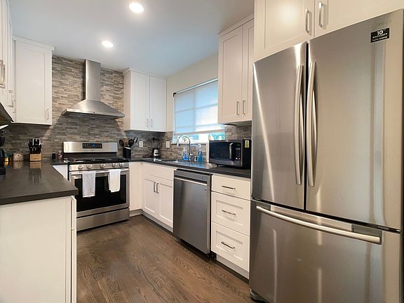 3rd image of 675 University Dr APT 2
