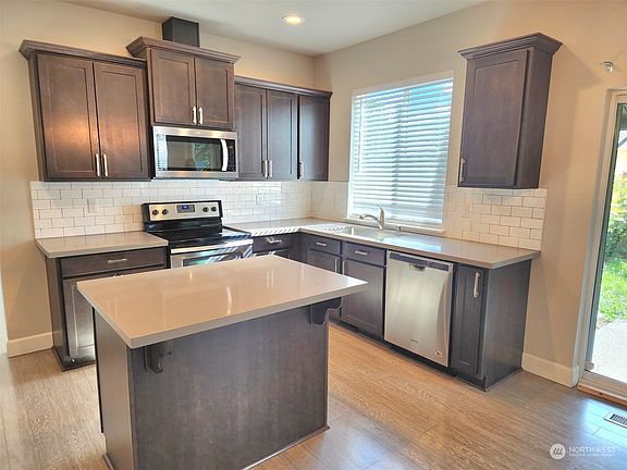 5th image of 15431 Coles Court SE