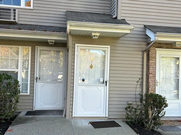 16 Perrin Pl, Saddle River, NJ 07458