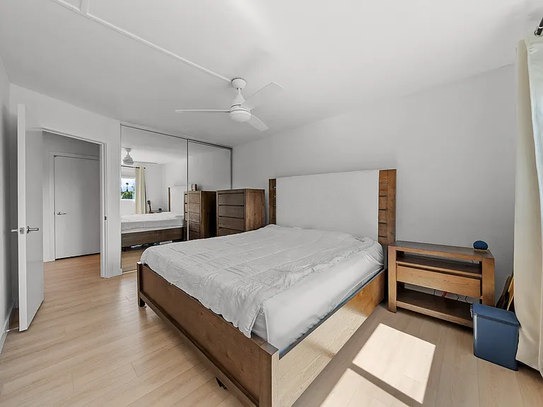 1645 Emerald St #2Q — Photo 9