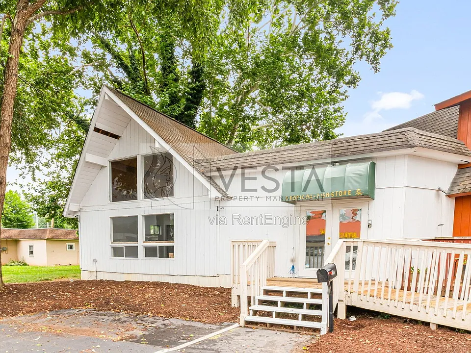 178 Waynesville Plz