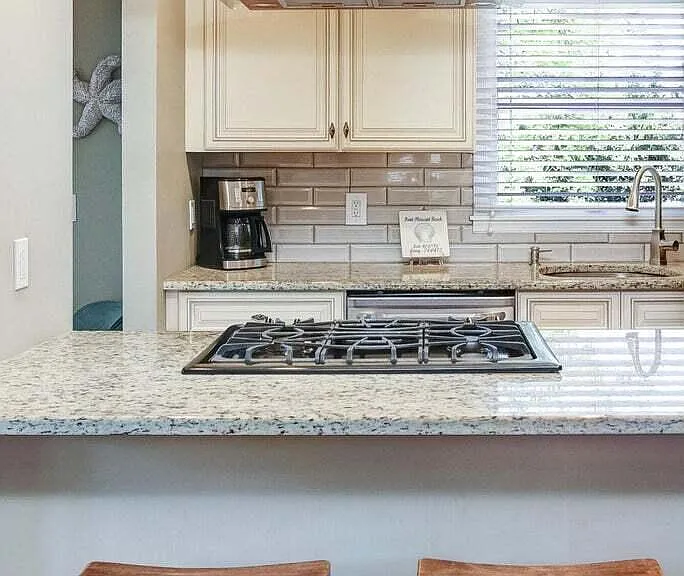 606 Bay Ave #6 — Photo 31