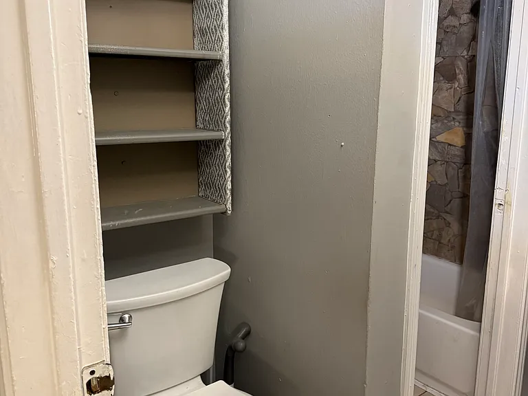 702 Scott Dr — Photo 3