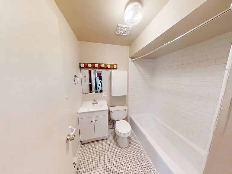 118 E Kingsley St — Photo 4