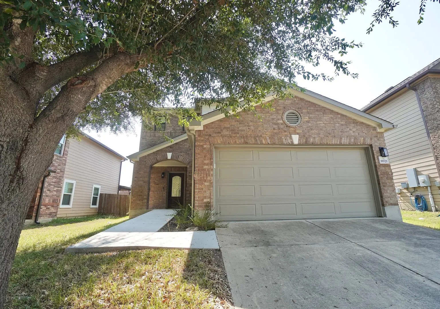 Stunning 3 Bed, 3 Bath Single-Family Residence in Southeast Austin! — Photo 1
