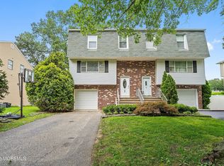 28 Dortmunder Dr, Manalapan, NJ