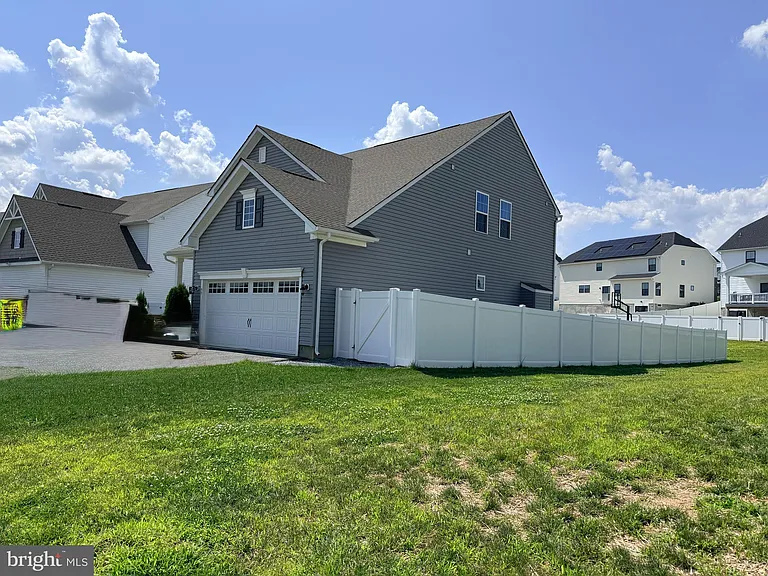 99 Weston Dr — Photo 47
