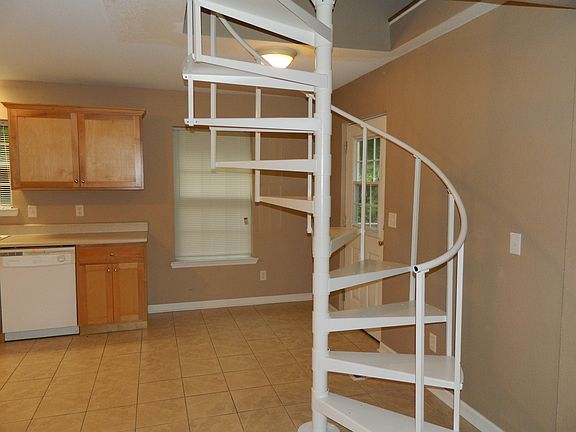 5th image of 241 Glendale Dr