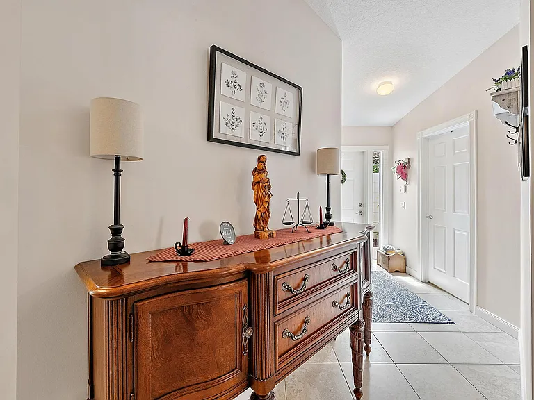 8229 Saint Johns Ct — Photo 4