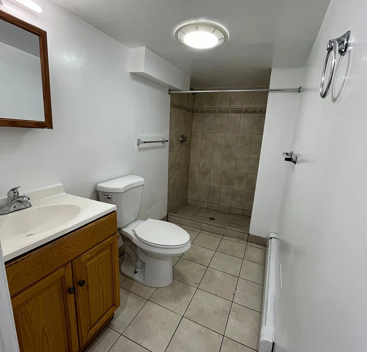 3 bed, 1000 sqft, $2,500 — Photo 3