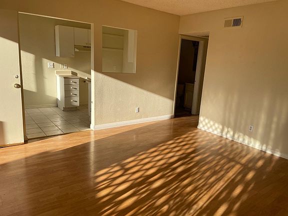 4th image of 5347 Oakland St #5