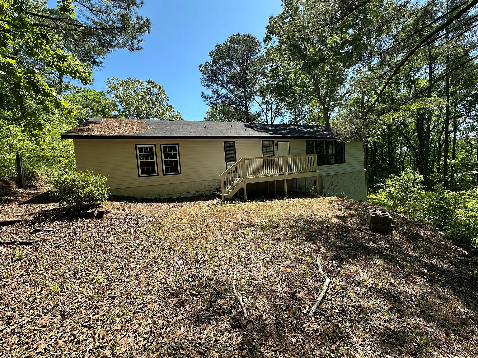 3 bed, 2400 sqft, $1,995 — Photo 4