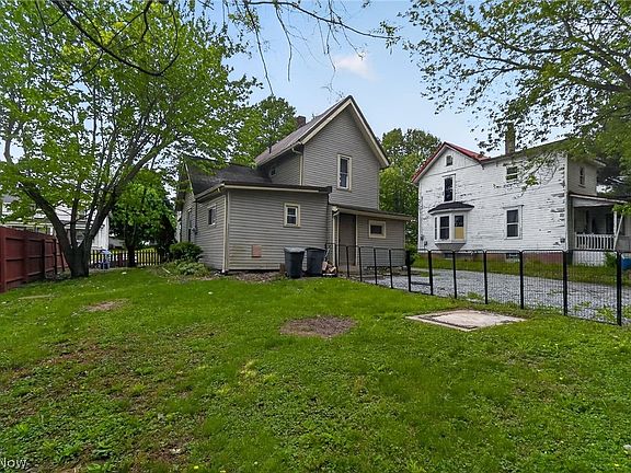 3rd image of 402 Vine St