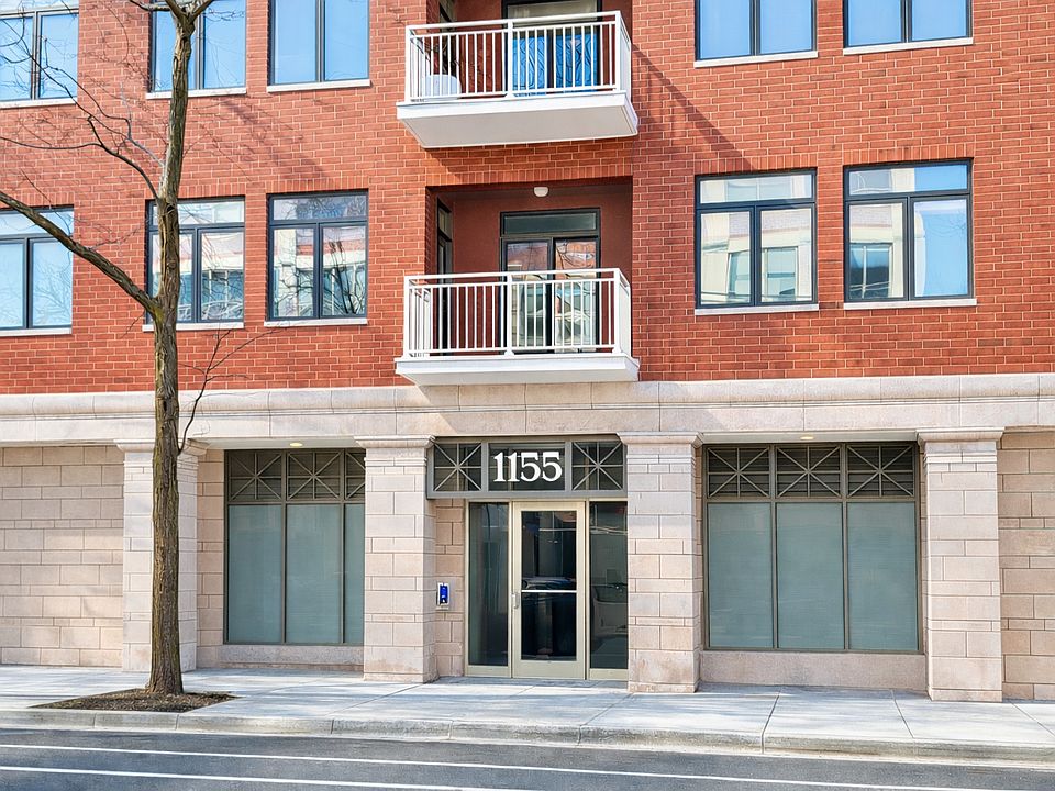 1st image of 1155 W Armitage Ave APT 205