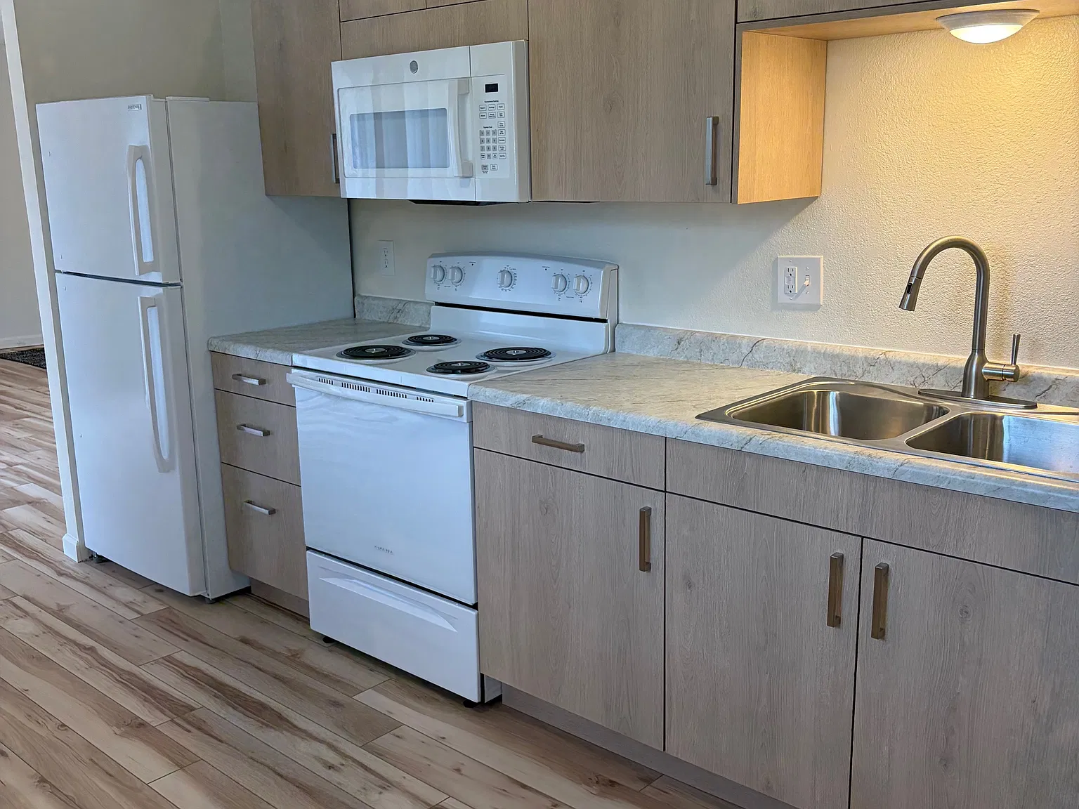 2 bed, 900 sqft, $950 — Photo 2