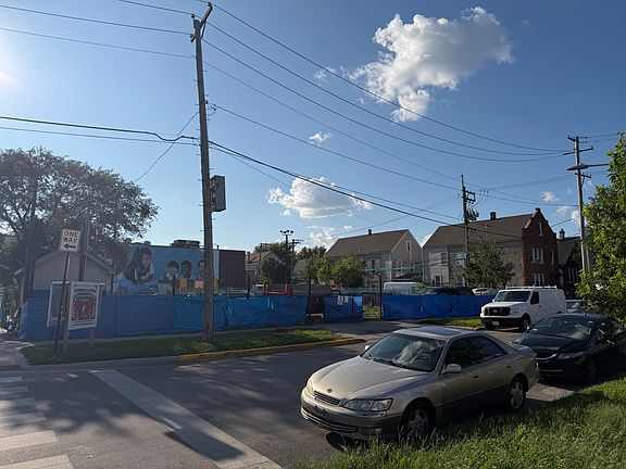 3rd image of 3032 W 26th St