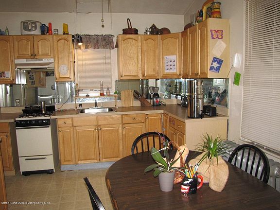 3rd image of 327 Heberton Ave